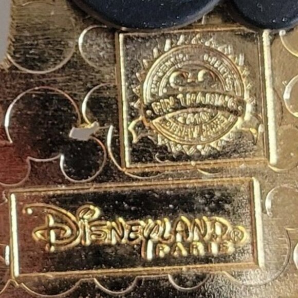 Like New - Disney Enamel Peter Pan Pin - Picture 3 of 3